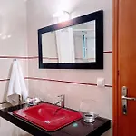 Georgia Centre Flat - 10 Min From The *