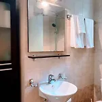 Georgia Centre Flat - 10 Min From The 罗希姆诺