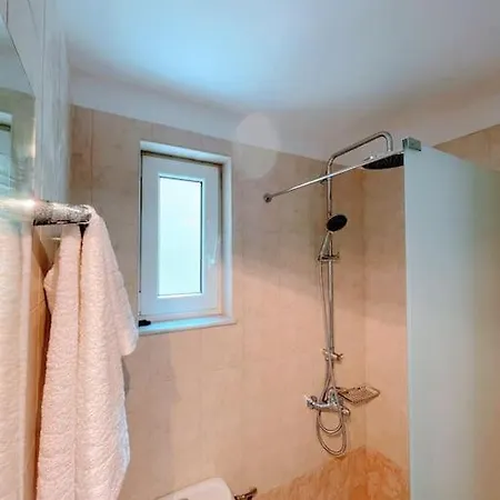 Georgia Centre Flat - 10 Min From The העיירה רתימנו