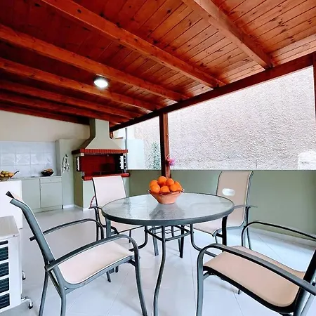 Georgia Centre Flat - 10 Min From The דירה