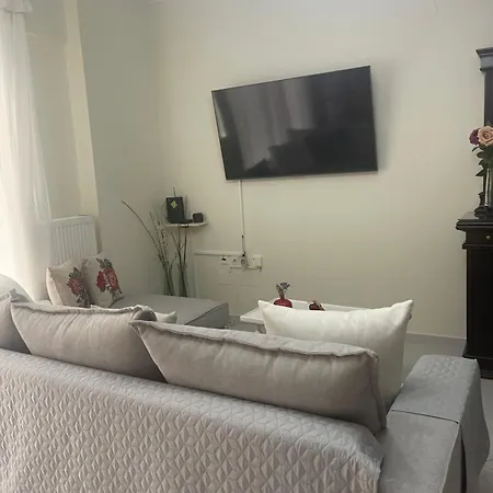 Georgia Centre Flat - 10 Min From The