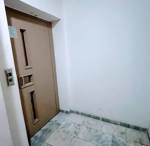 Georgia Centre Flat - 10 Min From The *