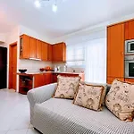 Georgia Centre Flat - 10 Min From The *