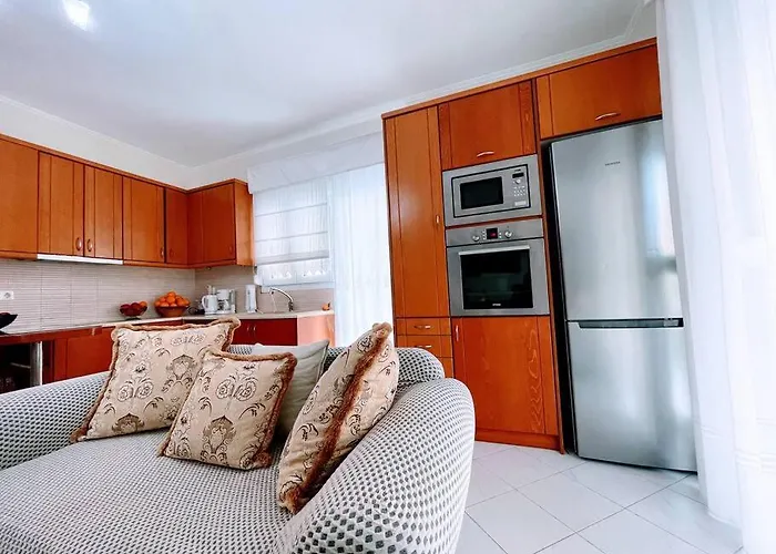 Georgia Centre Flat - 10 Min From The Апартаменты *