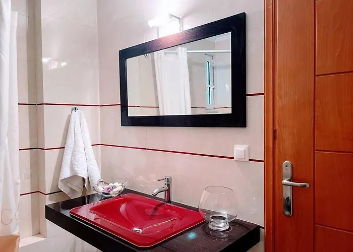 Georgia Centre Flat - 10 Min From The *