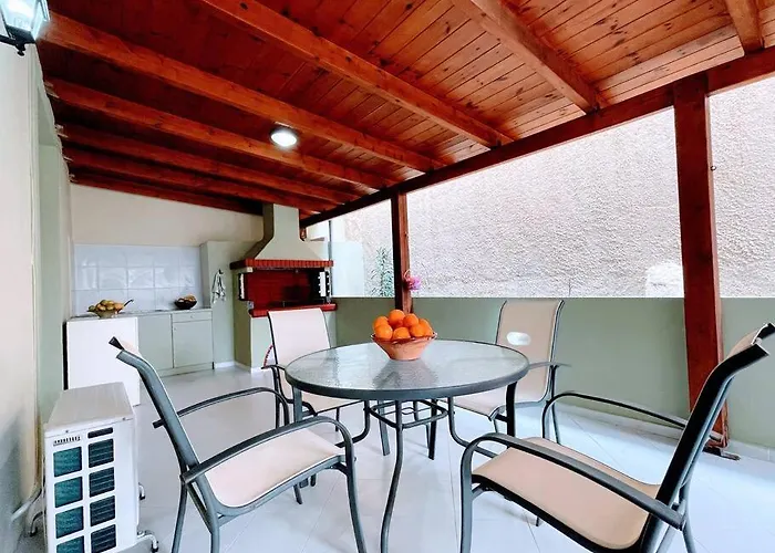 Georgia Centre Flat - 10 Min From The Апартаменты