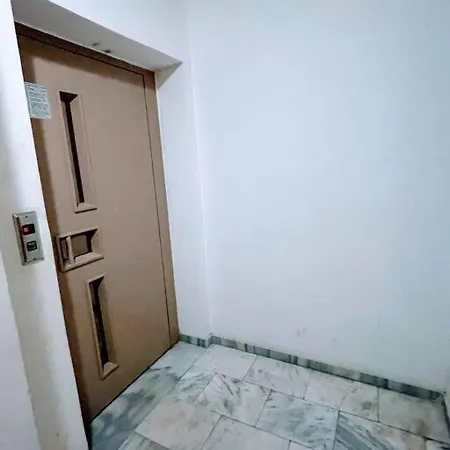 Georgia Centre Flat - 10 Min From The *