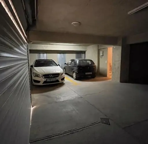 Georgia Centre Flat - 10 Min From The *