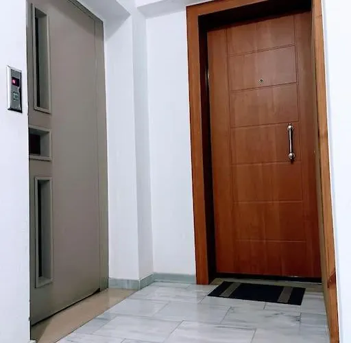 Georgia Centre Flat - 10 Min From The